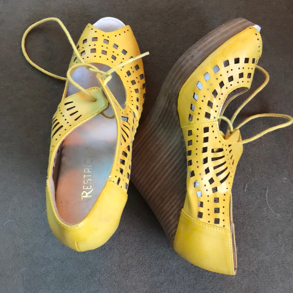 Yellow wedges